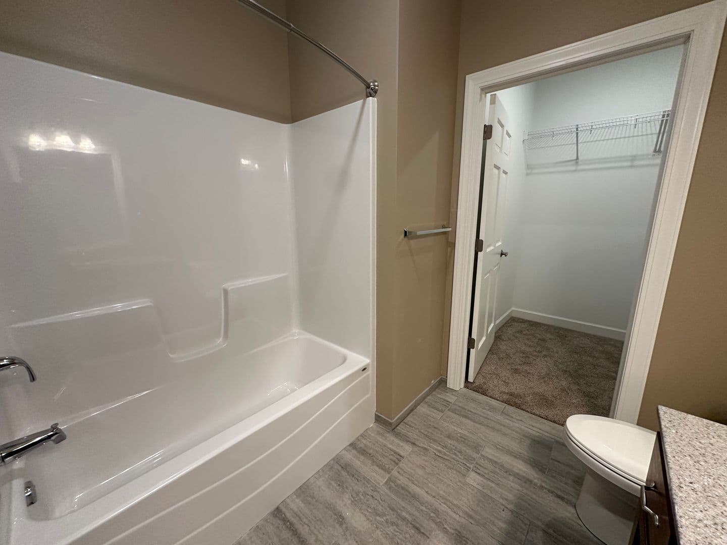 Oshkosh Apartment: 3495 Lake Butte Des Morts Dr