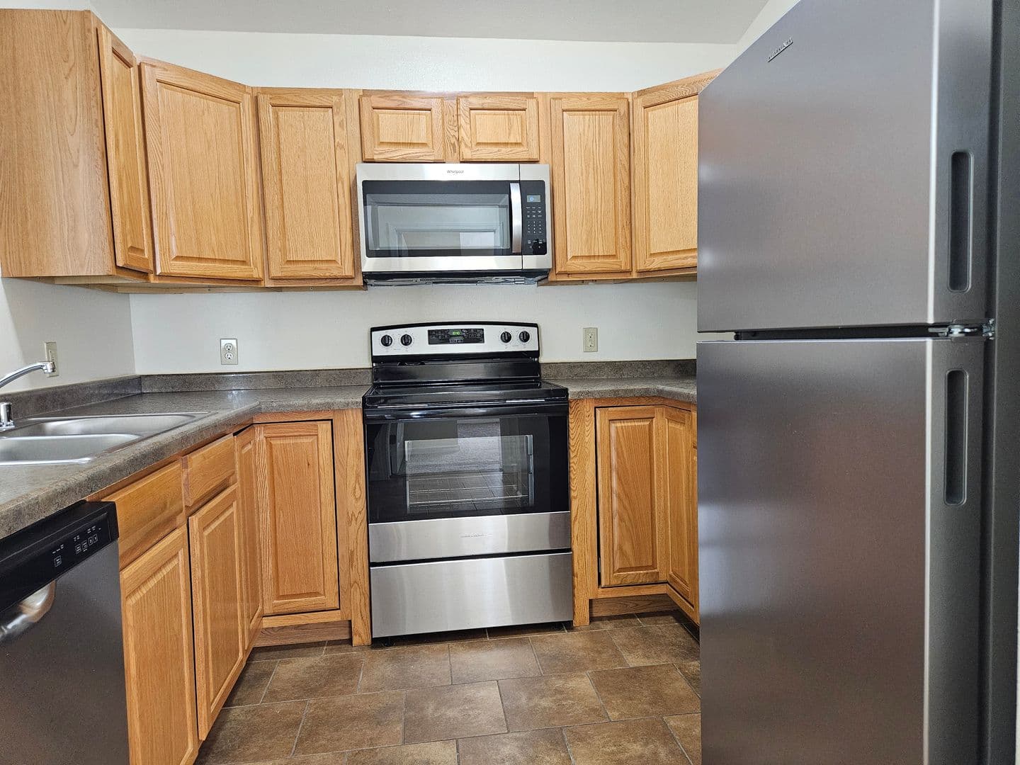 Onalaska Apartment: 843 Oak Ave N