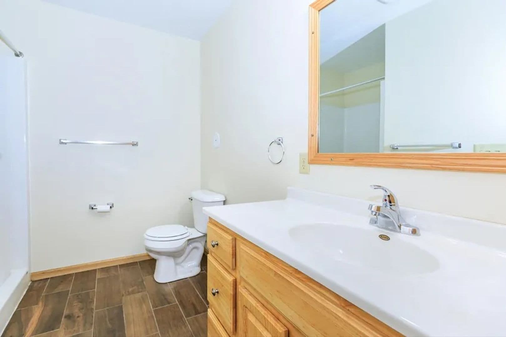 Onalaska Apartment: 1420 Greenbay Street