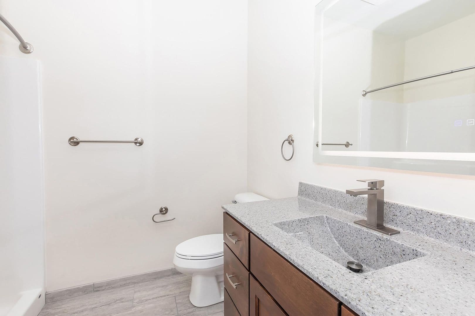 La Crosse Apartment: 55 River Bend Road
