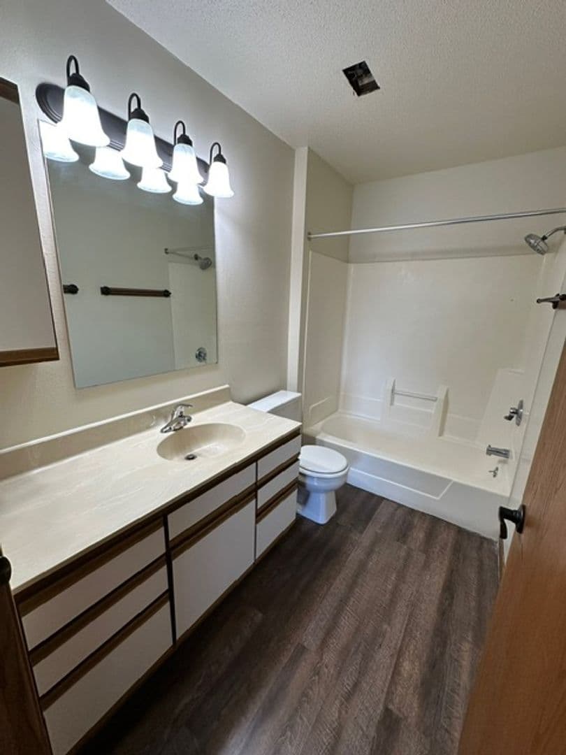 La Crosse Apartment: 403 Gillette Street