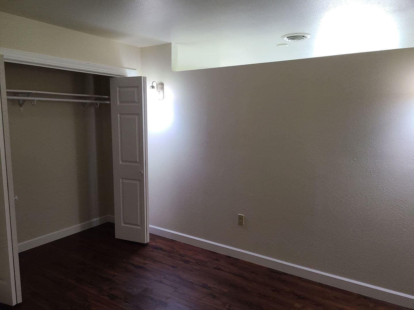Onalaska Apartment: 843 Oak Ave N