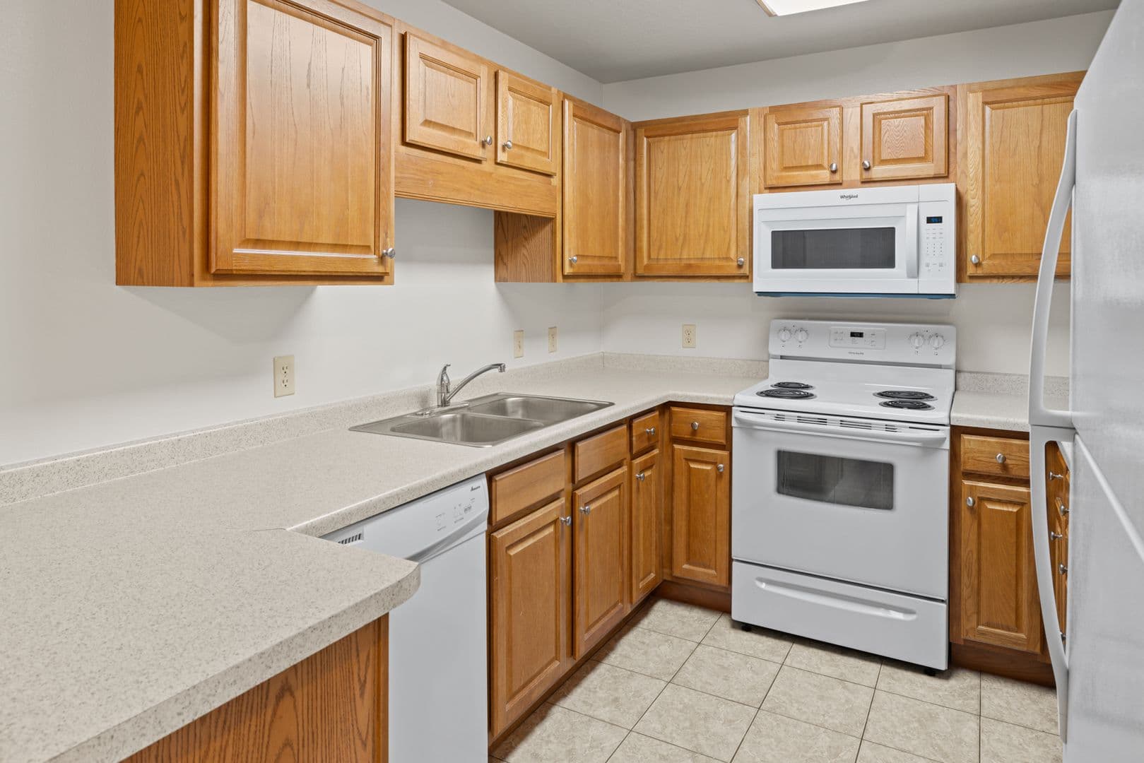 Holmen Apartment: 970 Linden Dr