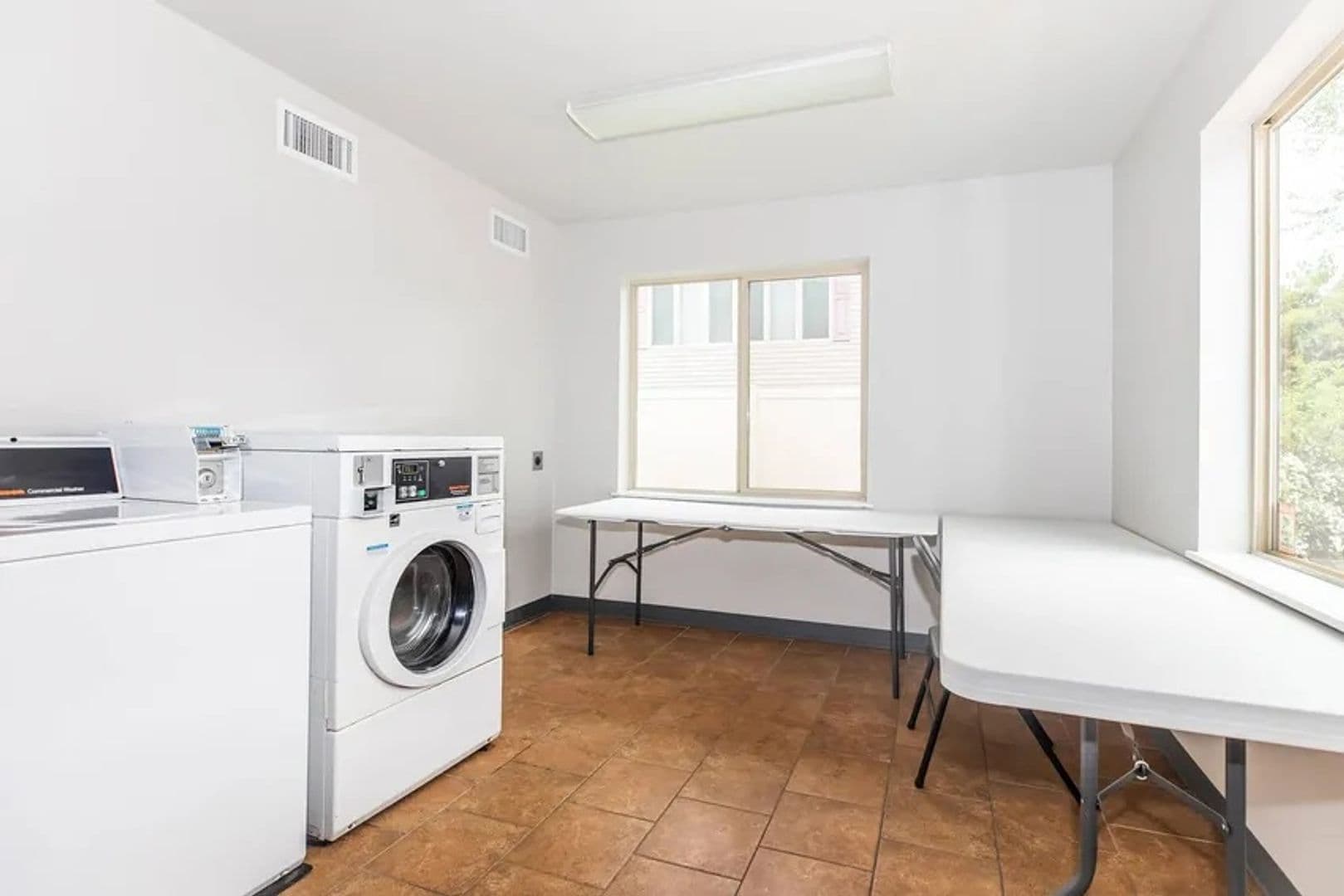 Onalaska Apartment: 843 Oak Ave N