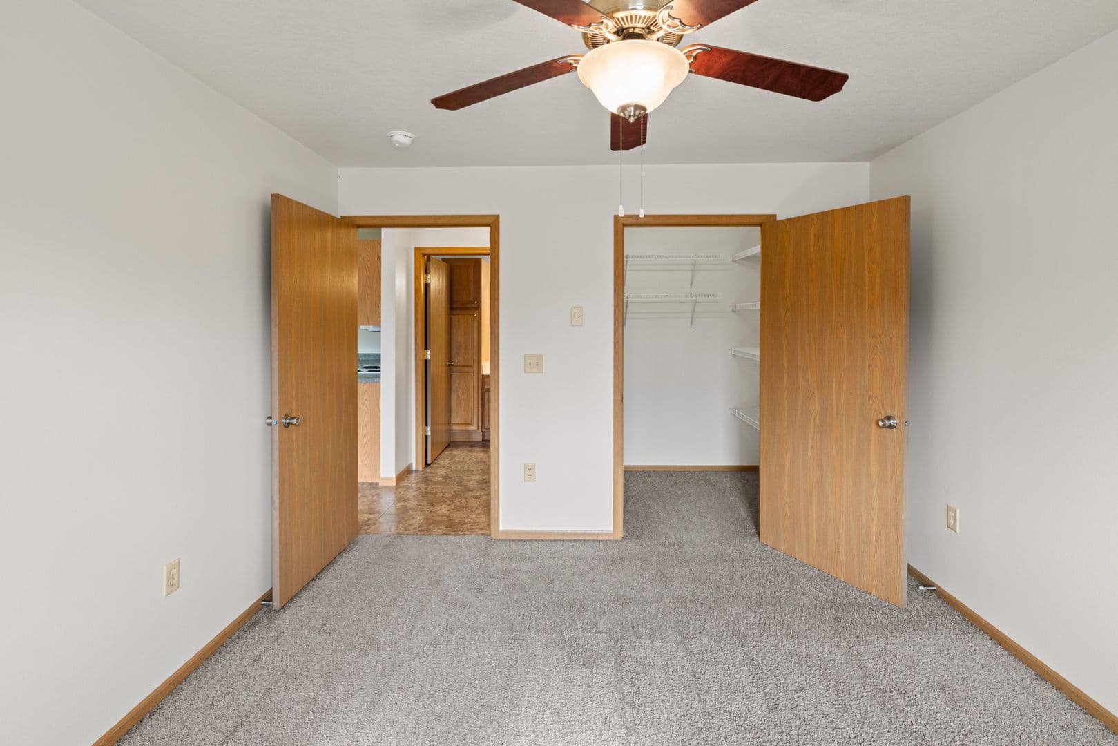 Holmen Apartment: 970 Linden Dr