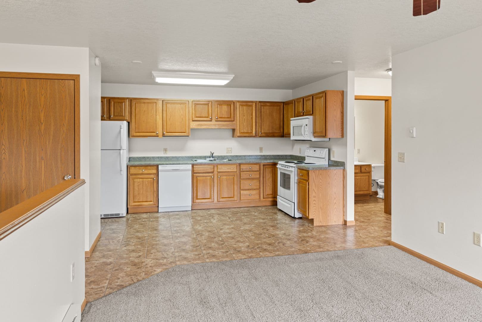 Holmen Apartment: 970 Linden Dr