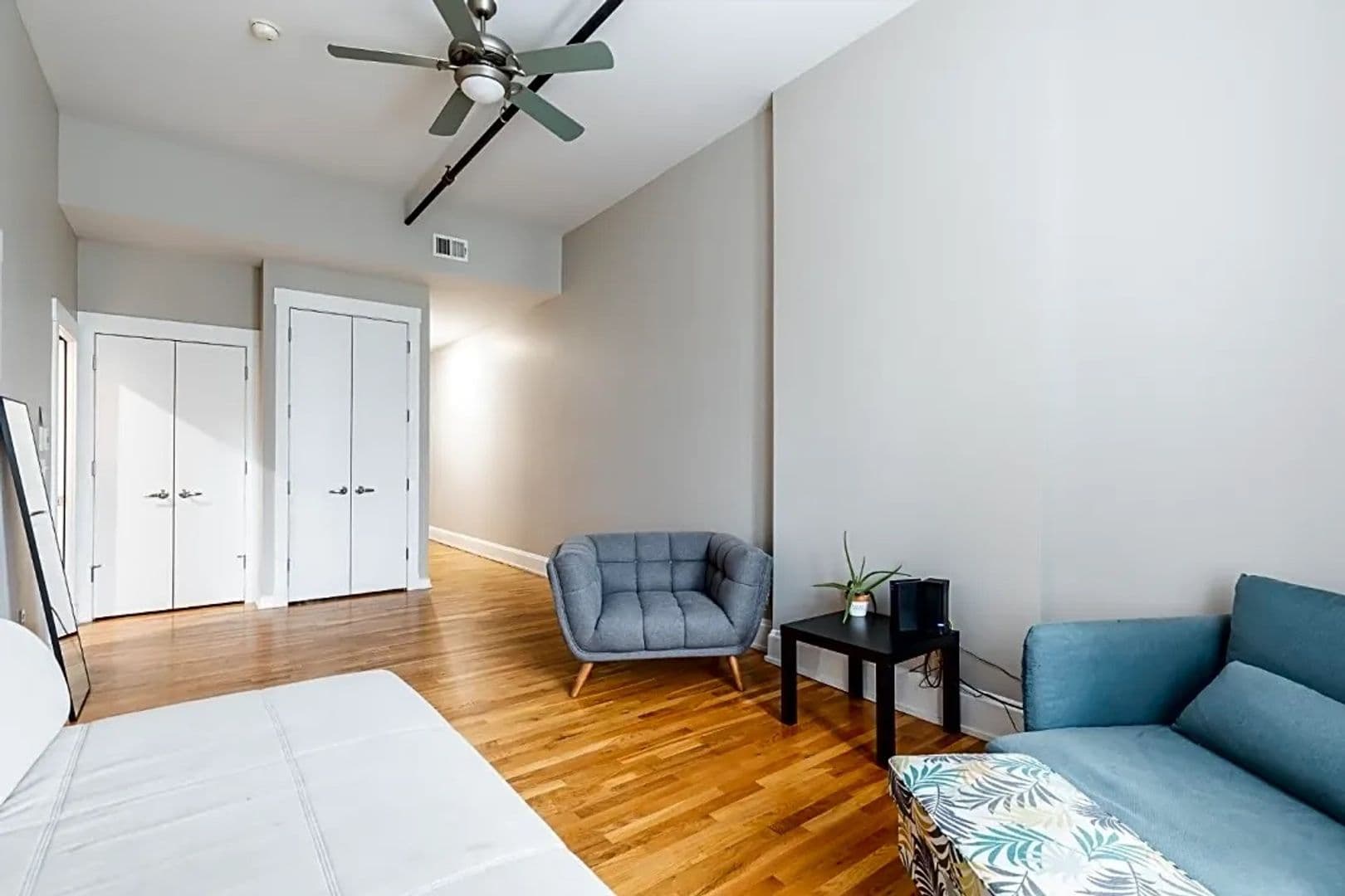 Cincinnati House: 1415 Vine St #207
