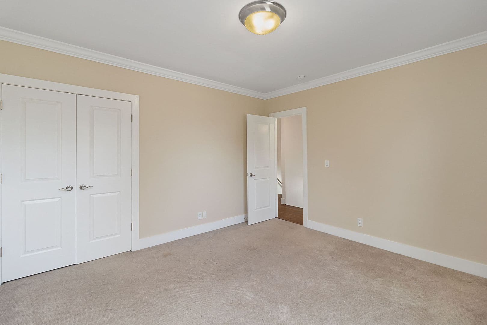 Cincinnati House: 3739 Hyde Park Ave.