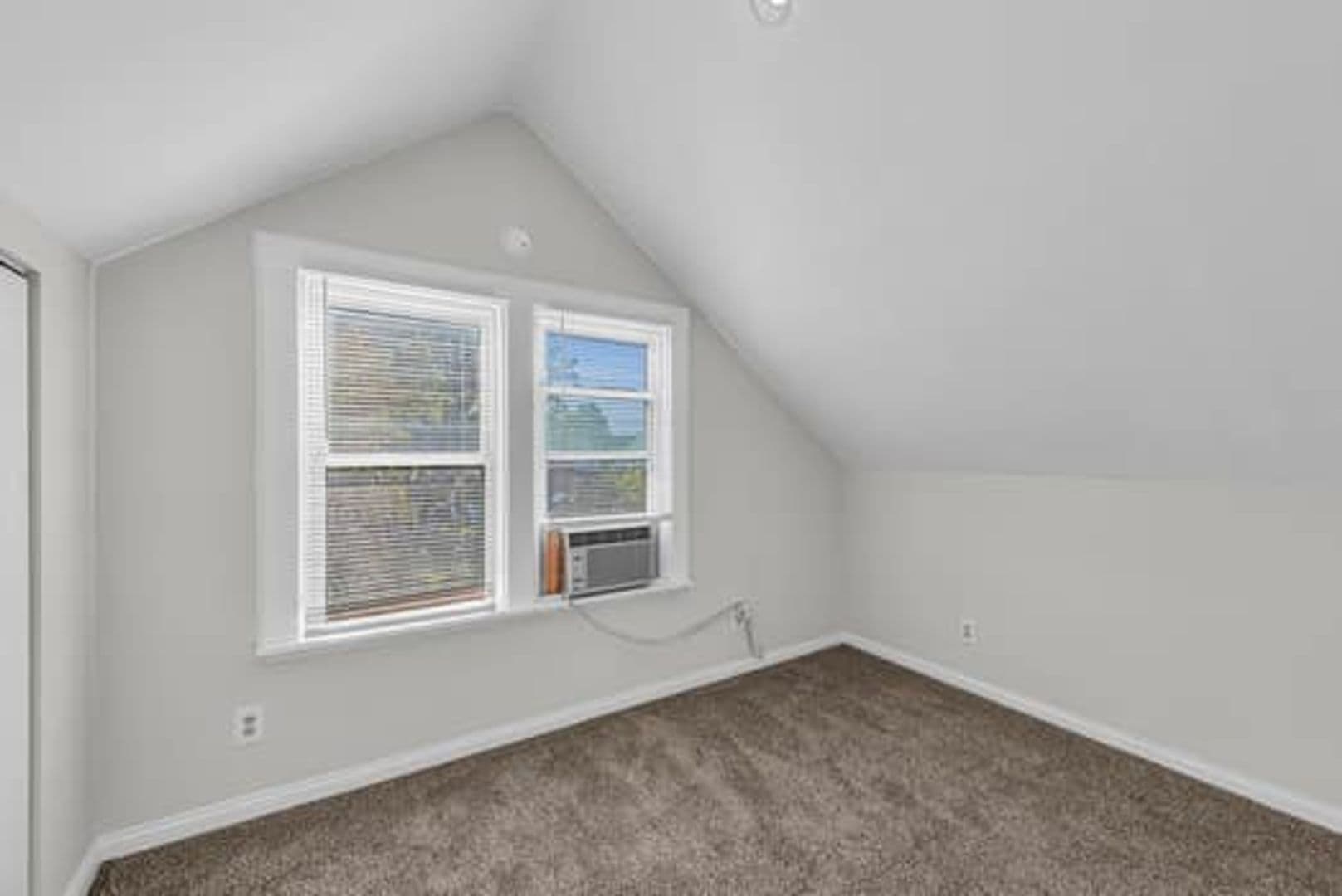 Cincinnati Apartment: 3940 Delmar Ave.