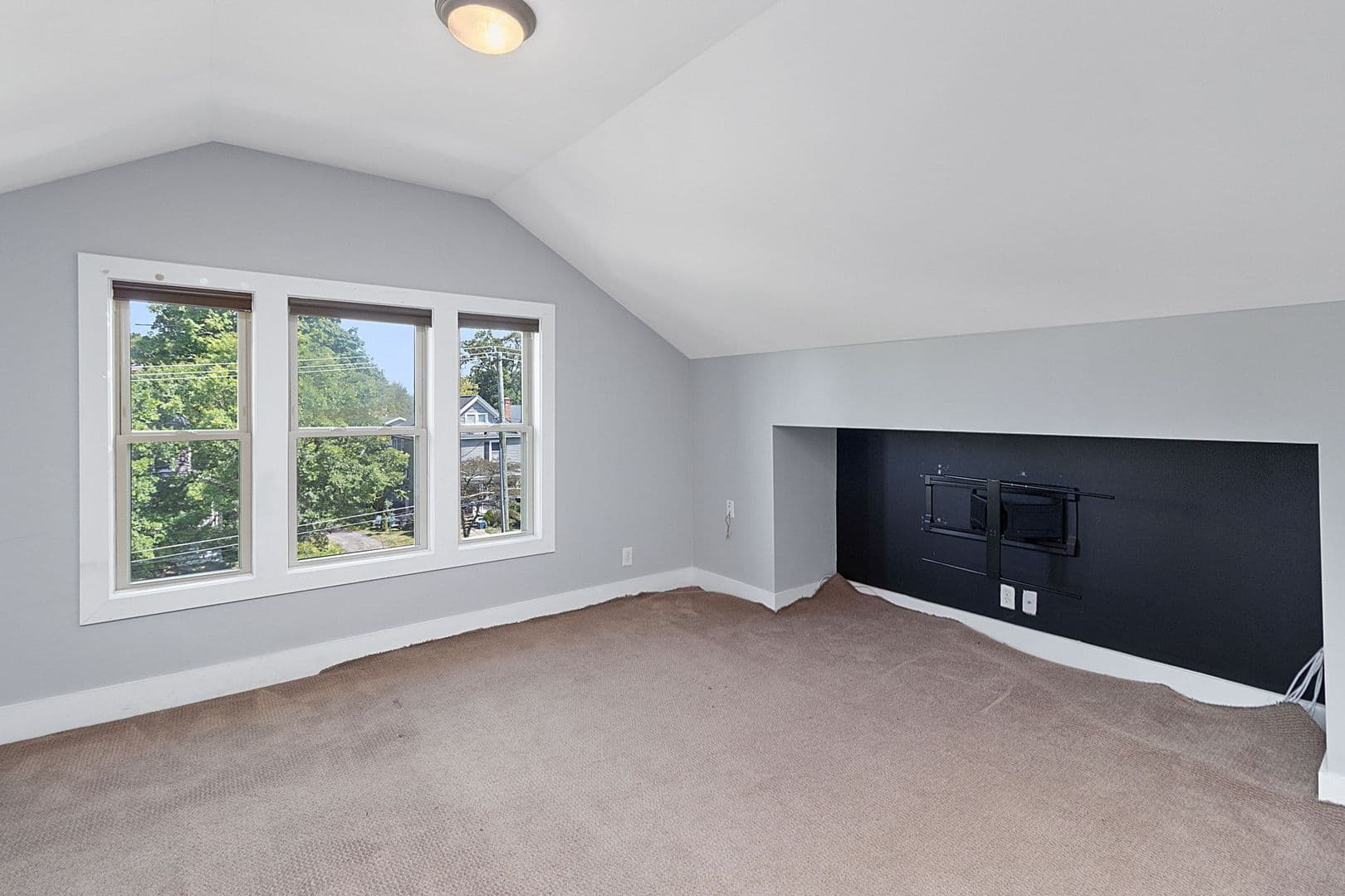Cincinnati House: 3739 Hyde Park Ave.