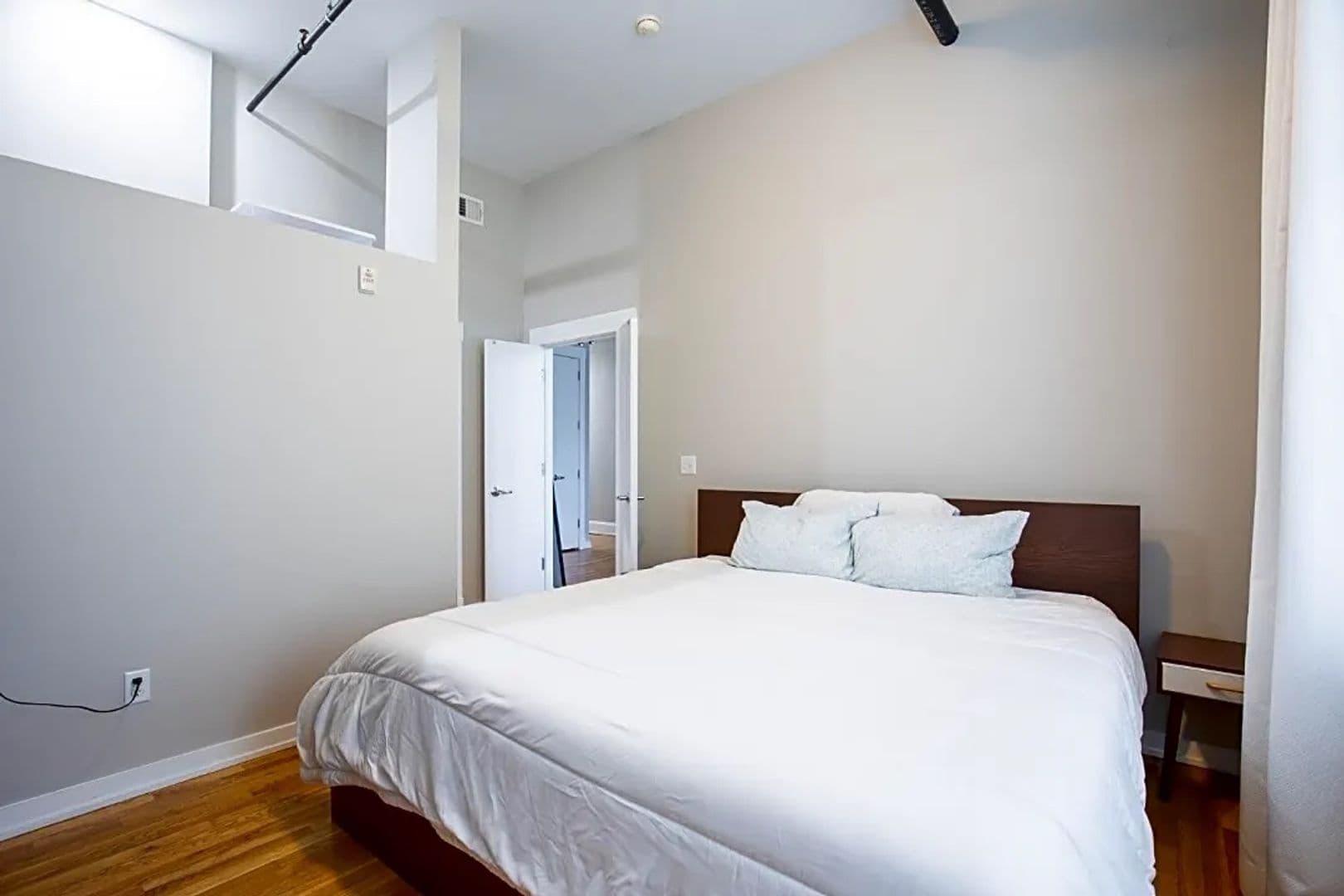 Cincinnati House: 1415 Vine St #207