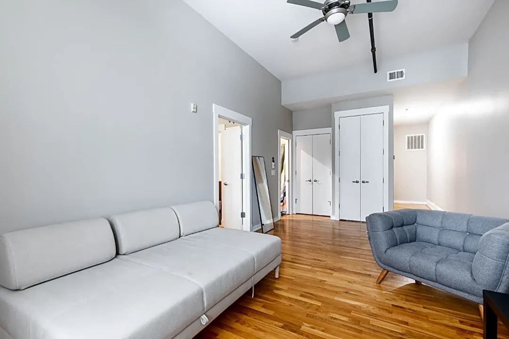 Cincinnati House: 1415 Vine St #207