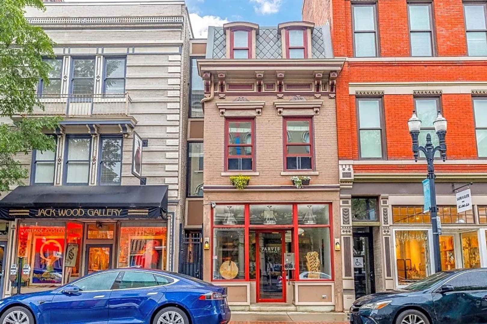 Cincinnati House: 1415 Vine St #207