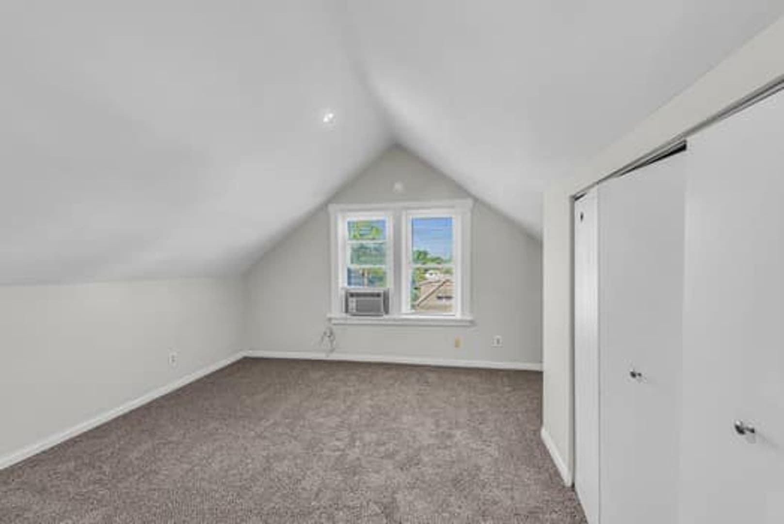 Cincinnati Apartment: 3940 Delmar Ave.