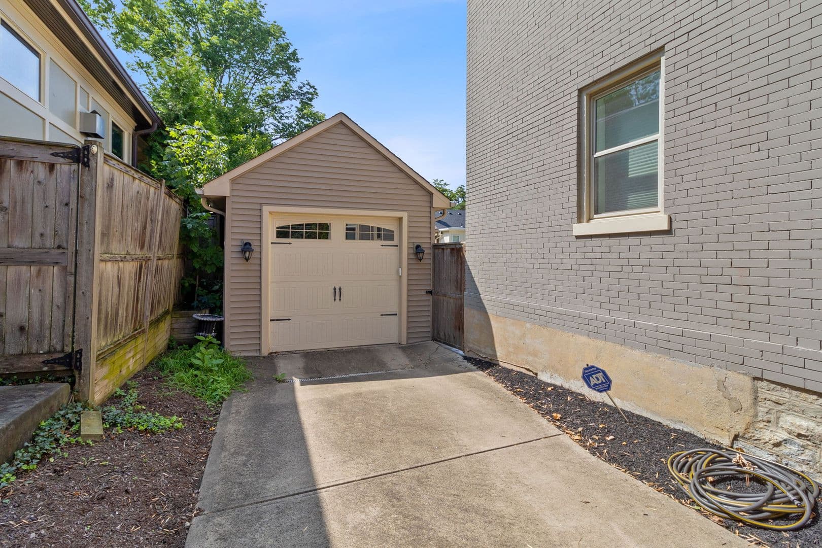 Cincinnati House: 3739 Hyde Park Ave.
