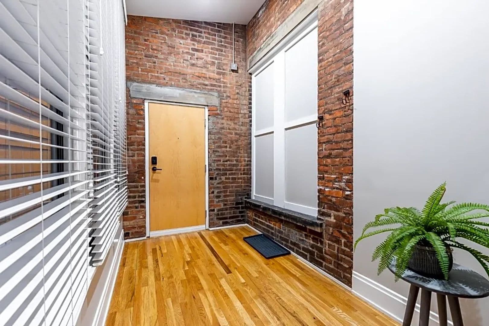 Cincinnati House: 1415 Vine St #207