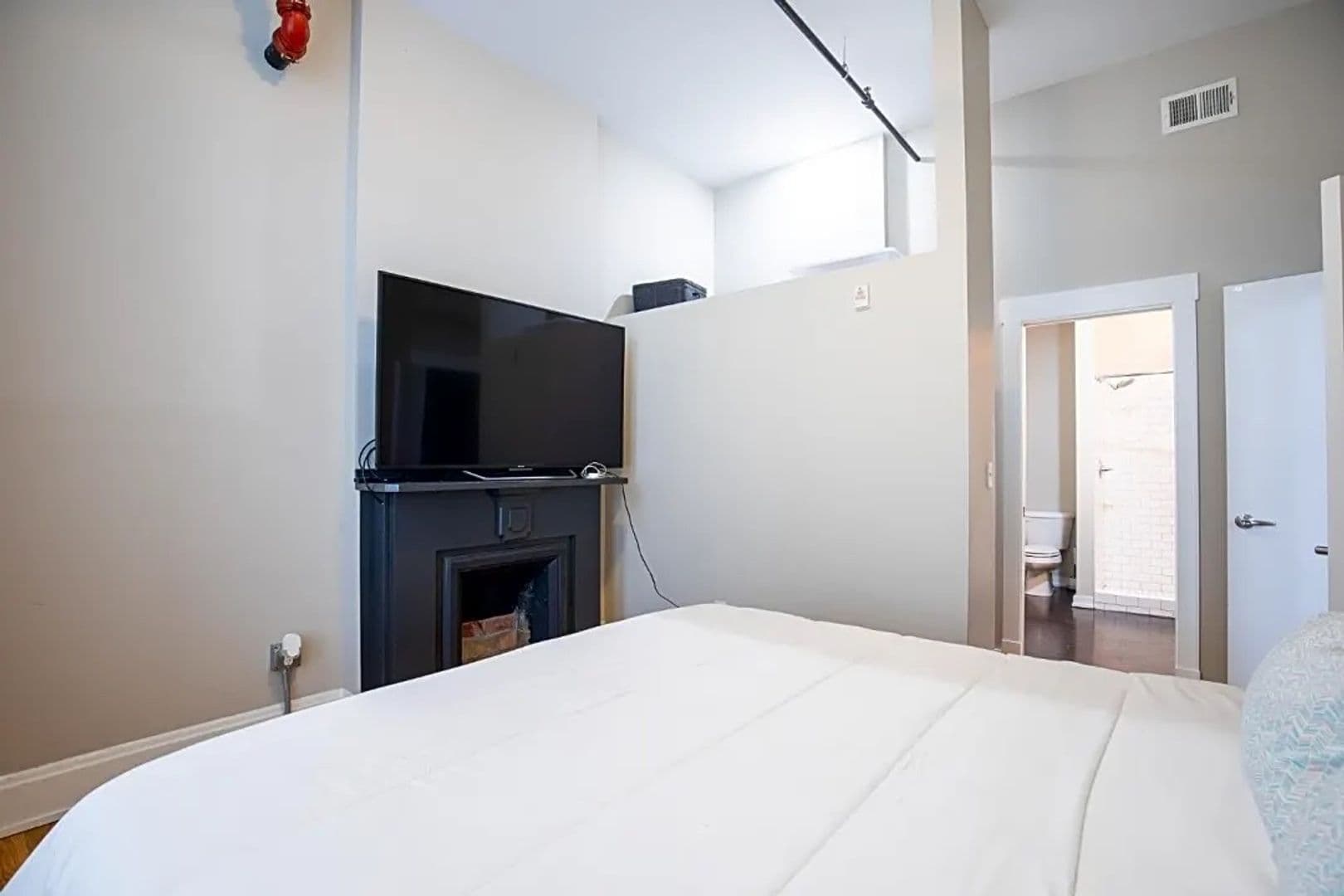 Cincinnati House: 1415 Vine St #207