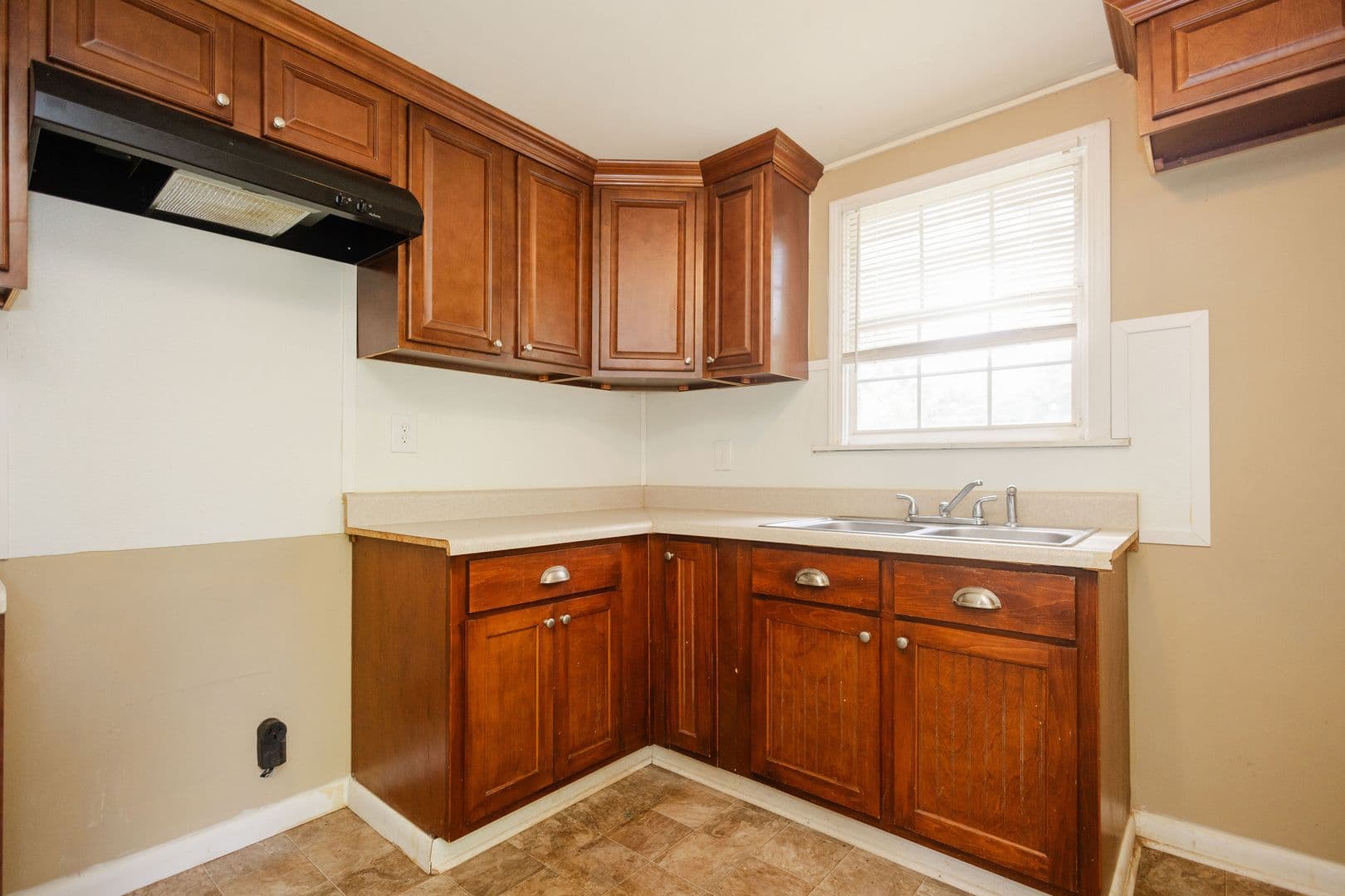 Griffin House: 723 W Broad St
