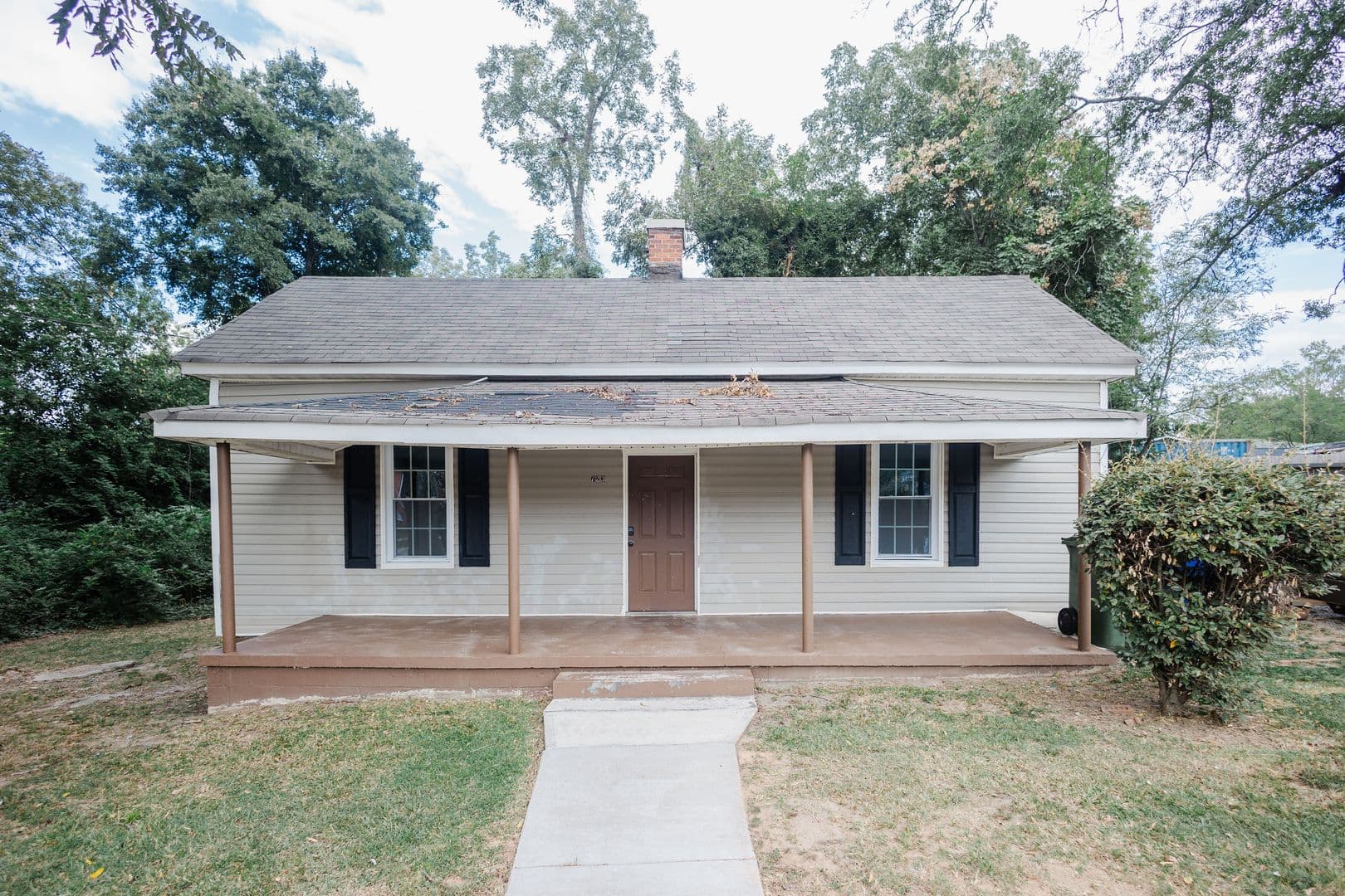 Griffin House: 723 W Broad St