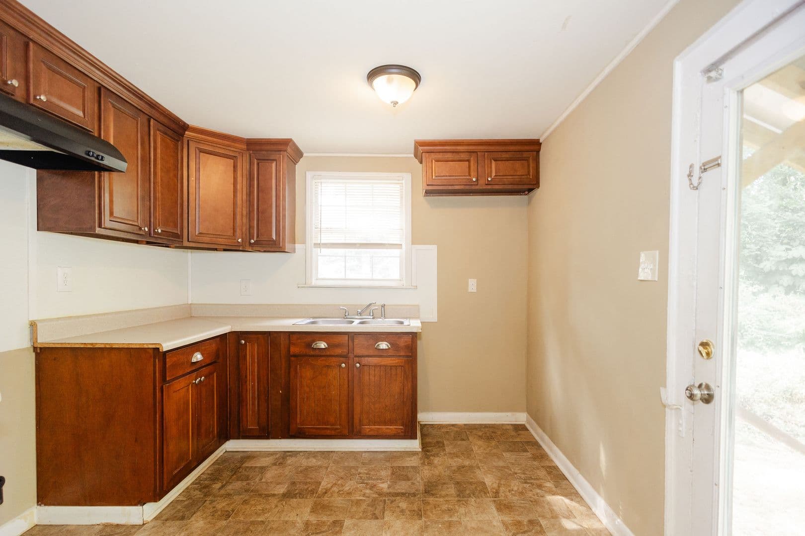 Griffin House: 723 W Broad St