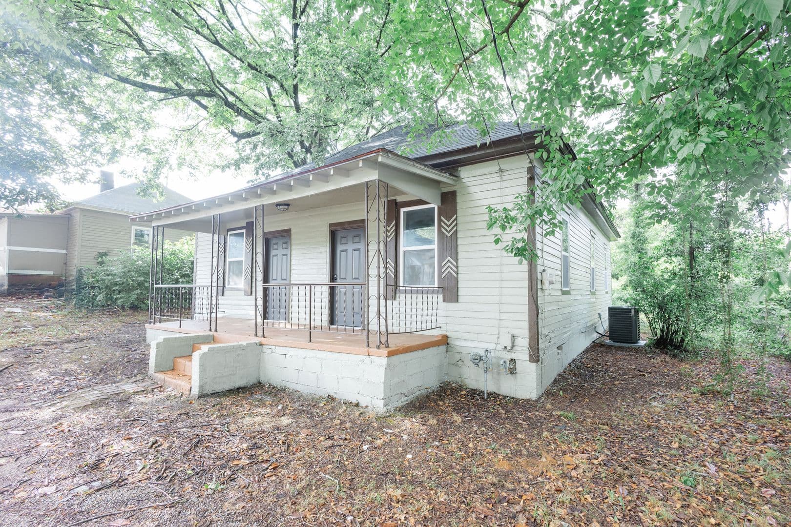 Griffin House: 208 W Cherry St