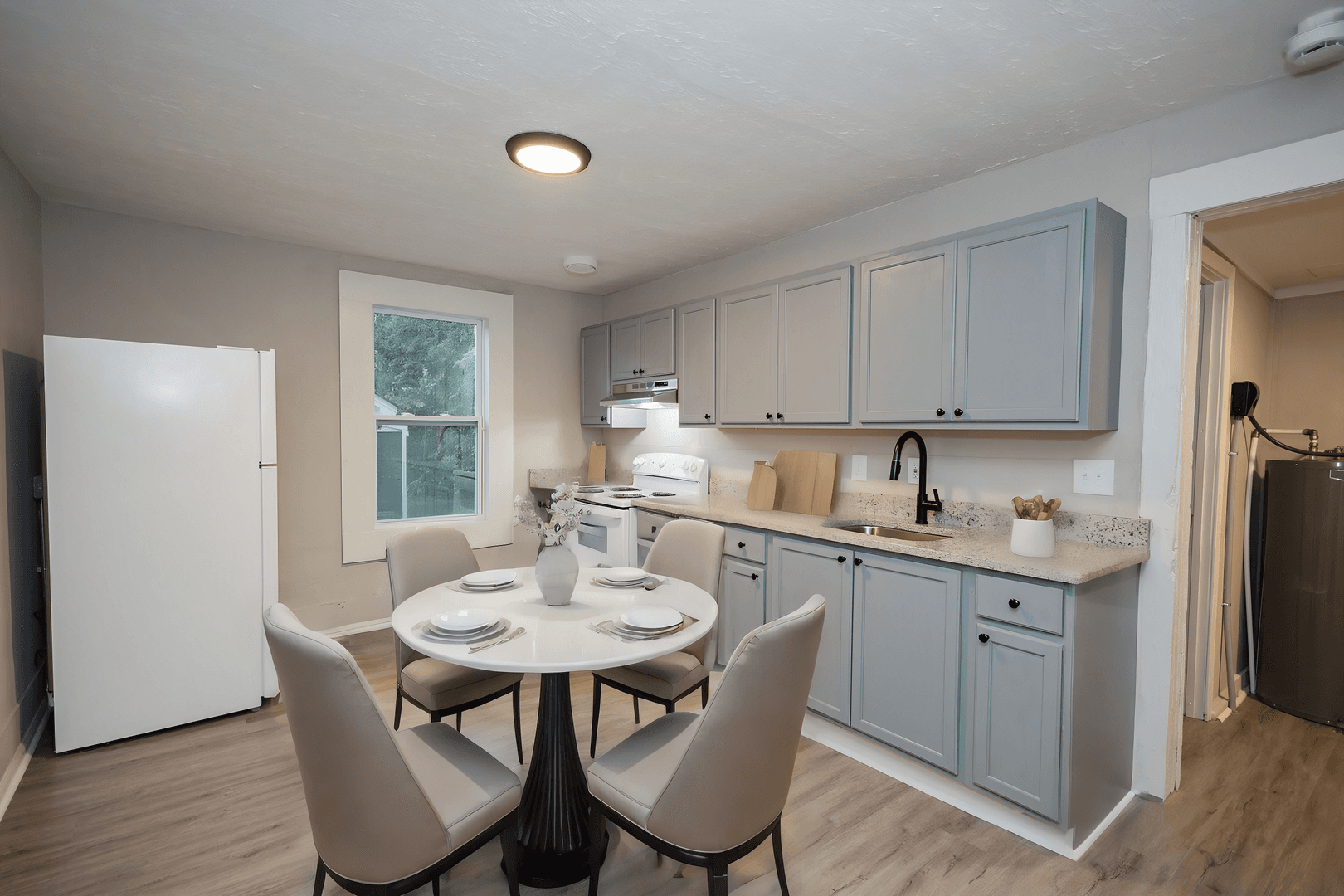 Griffin House: 515 W Cherry St