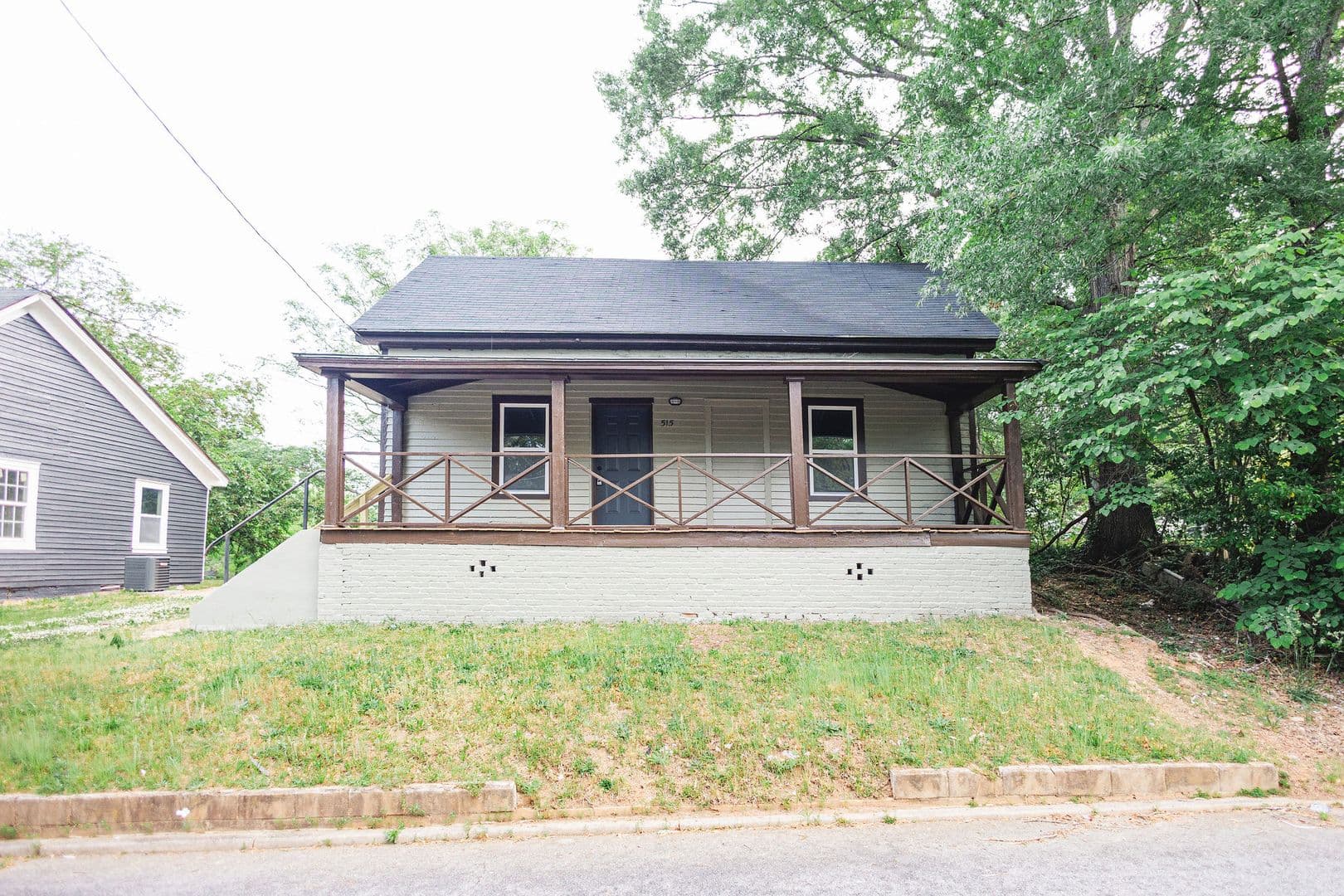 Griffin House: 515 W Cherry St