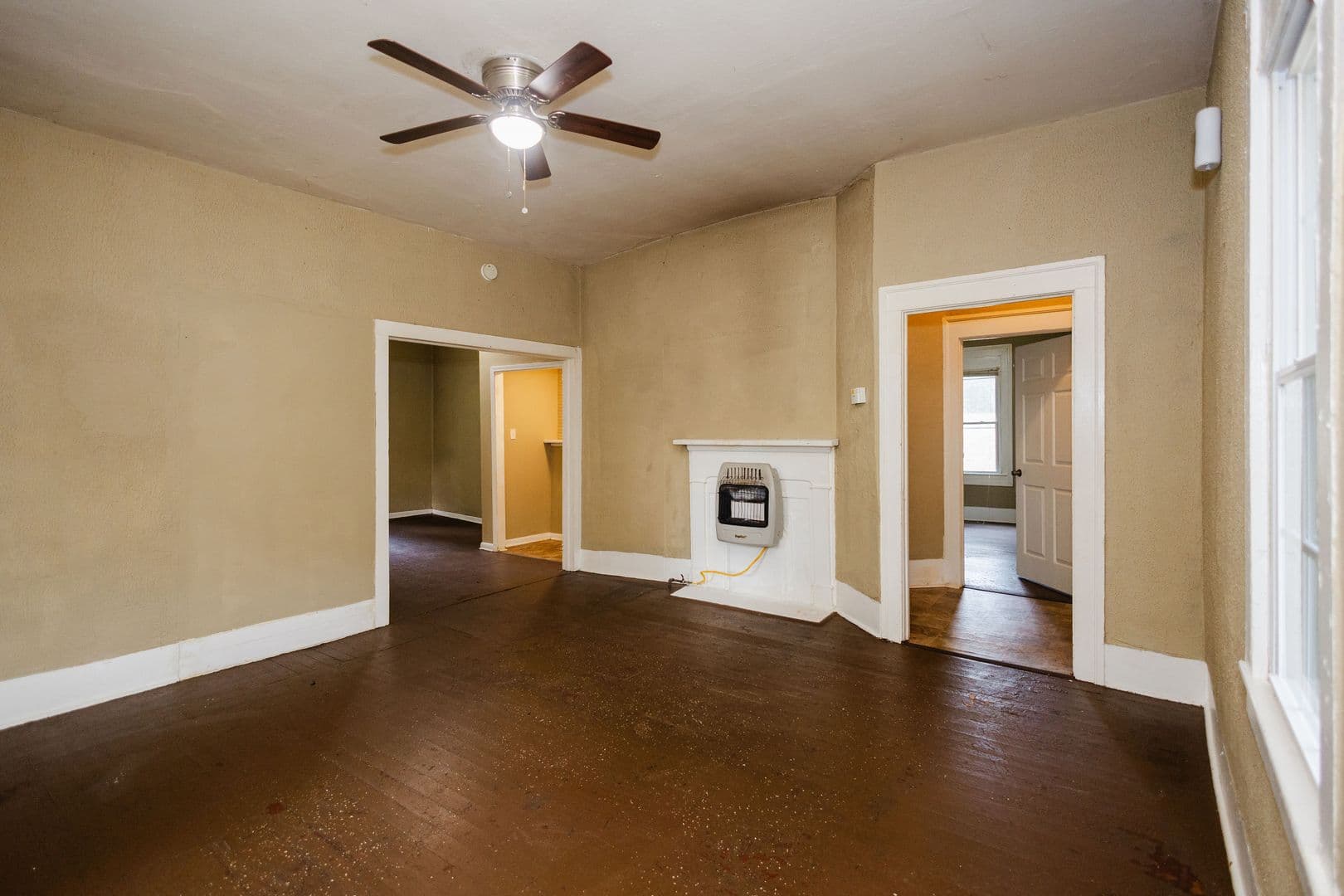 Griffin House: 723 W Broad St