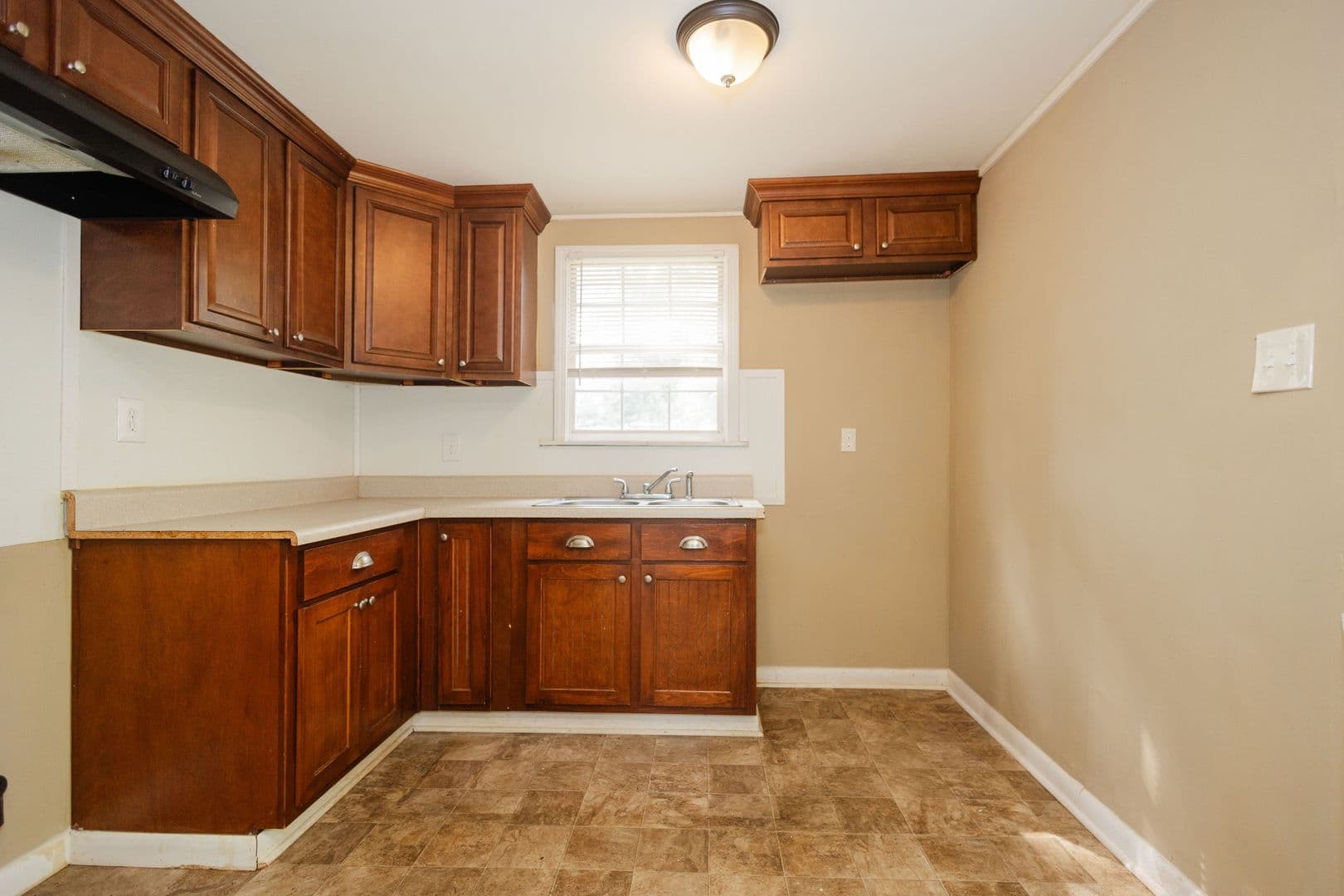 Griffin House: 723 W Broad St