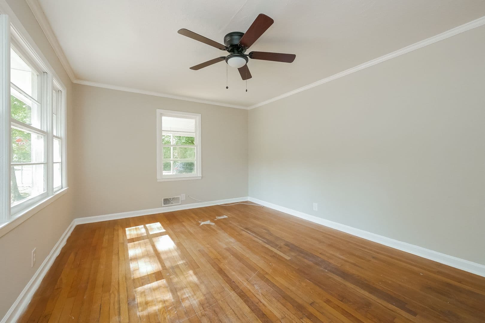 Griffin House: 842 W Broad St