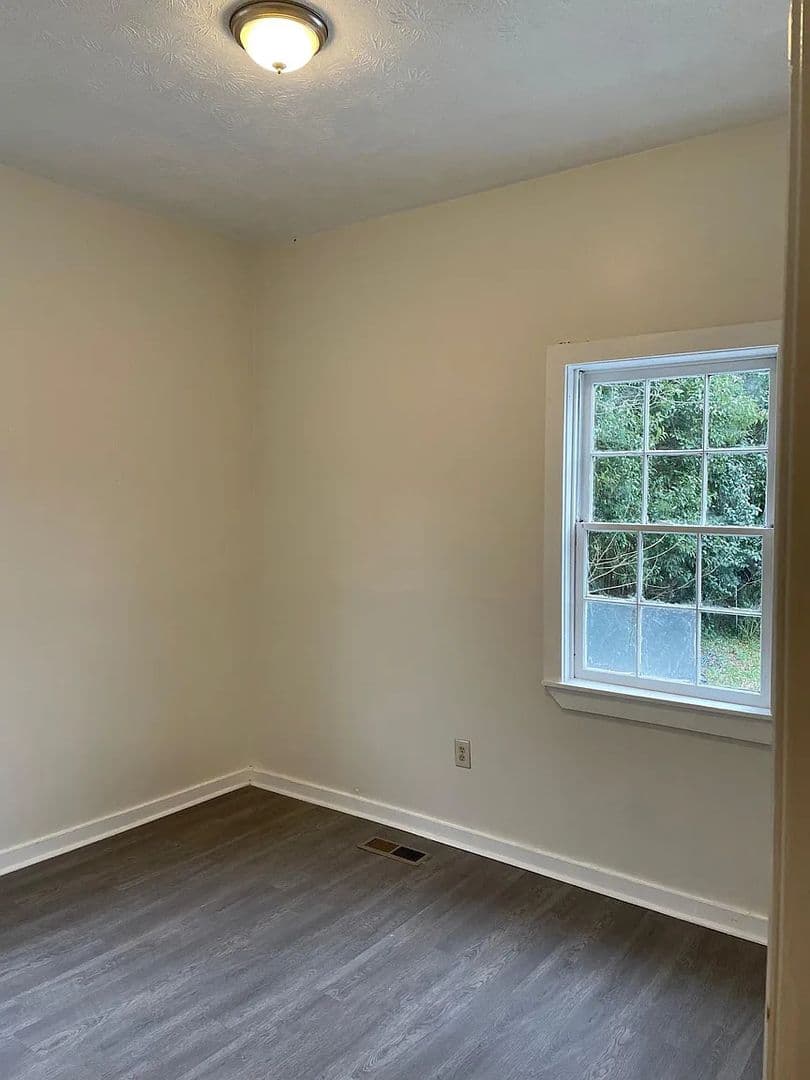 Griffin Apartment: 328 N 13th St