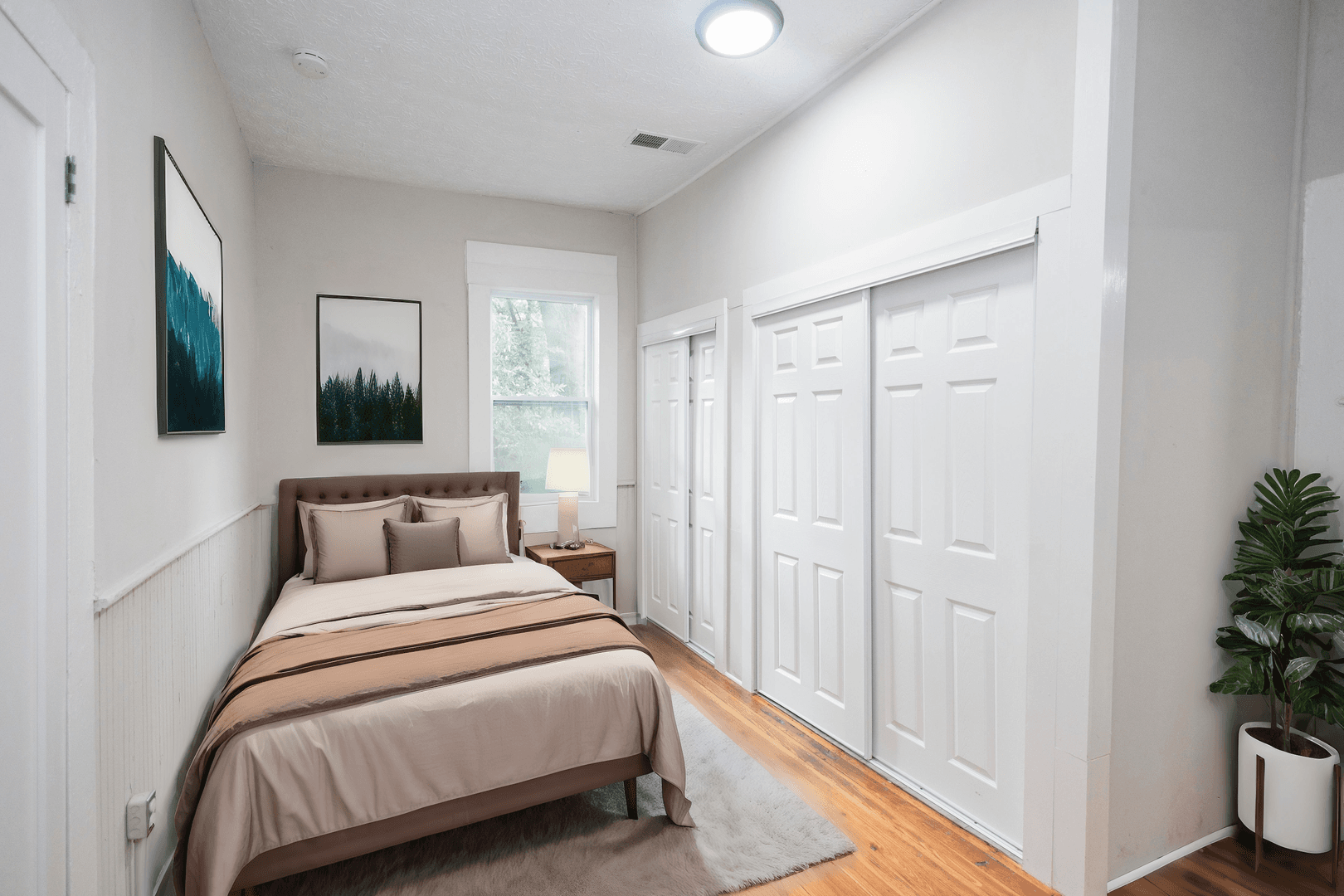 Griffin House: 208 W Cherry St