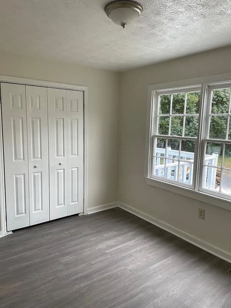 Griffin Apartment: 328 N 13th St