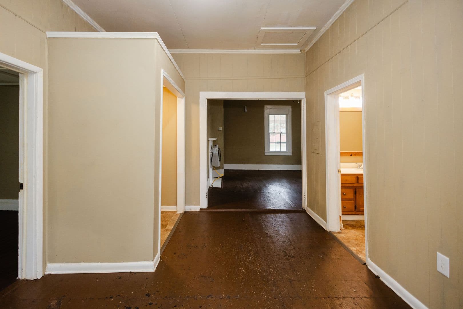 Griffin House: 723 W Broad St