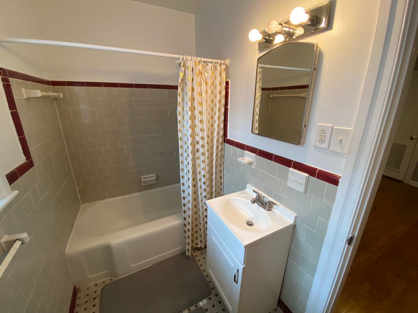 Savannah Apartment: 1306 East Victory Drive