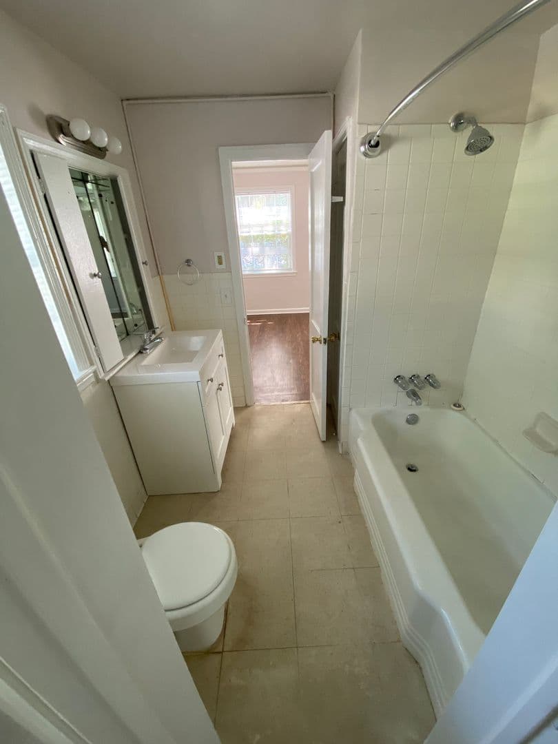 Savannah Apartment: 3521 Bull Street