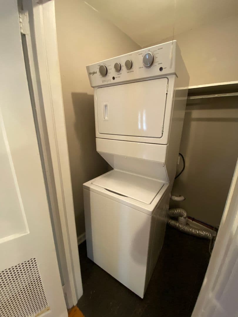 Savannah Apartment: 1306 East Victory Drive