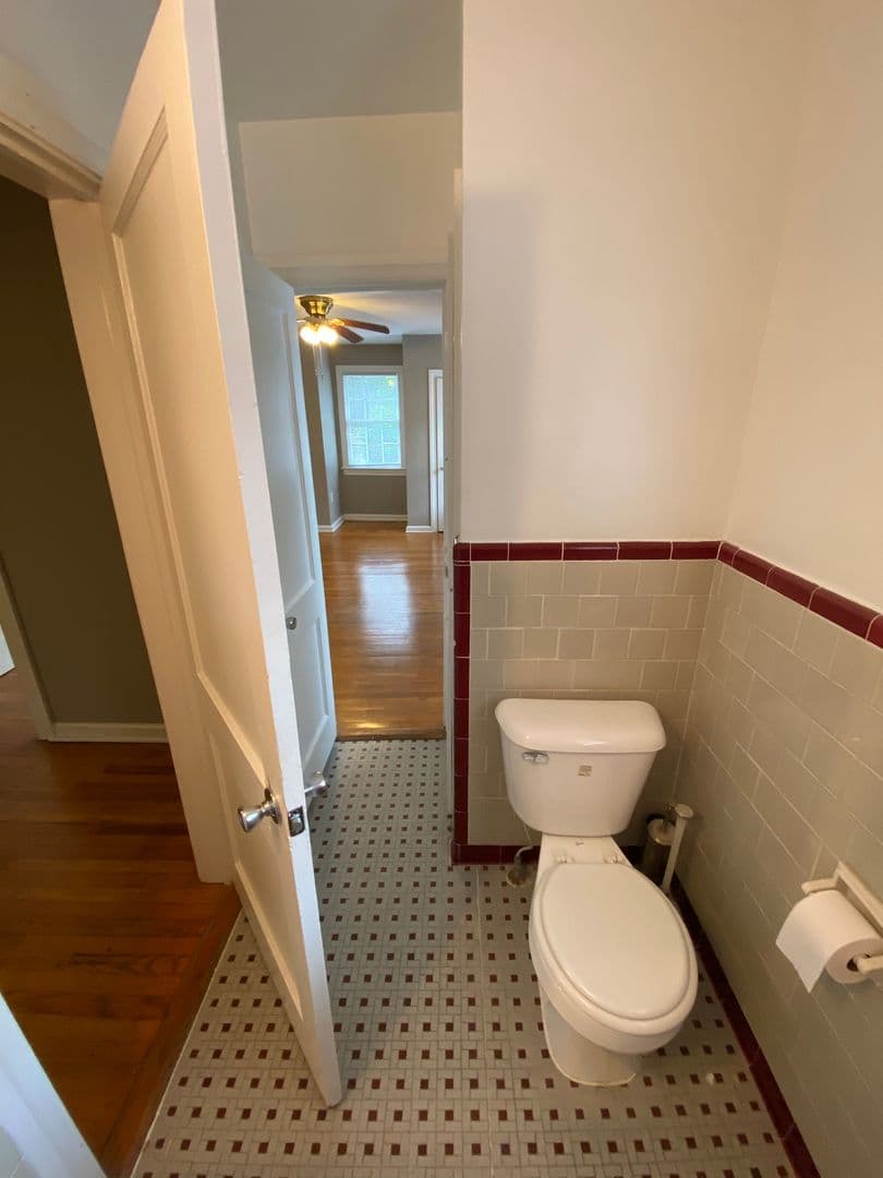 Savannah Apartment: 1306 East Victory Drive