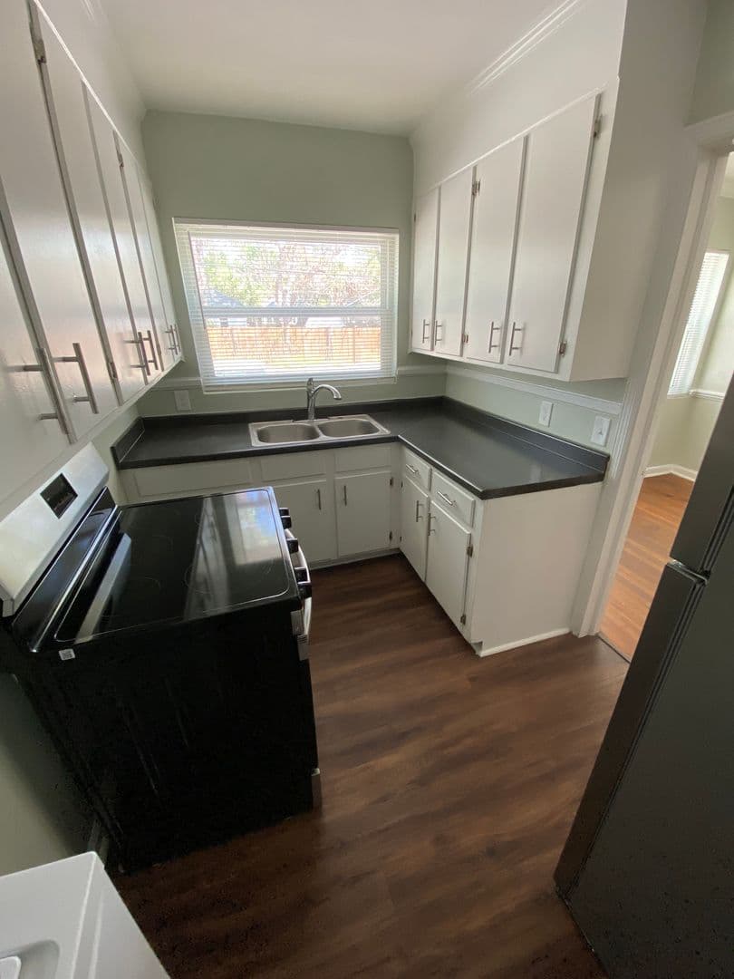 Savannah Apartment: 1314 East Victory Drive