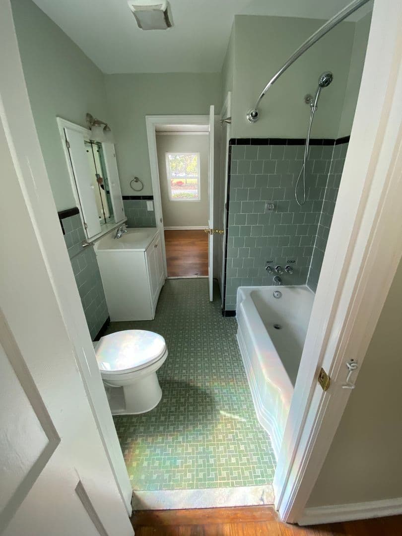 Savannah Apartment: 1314 East Victory Drive