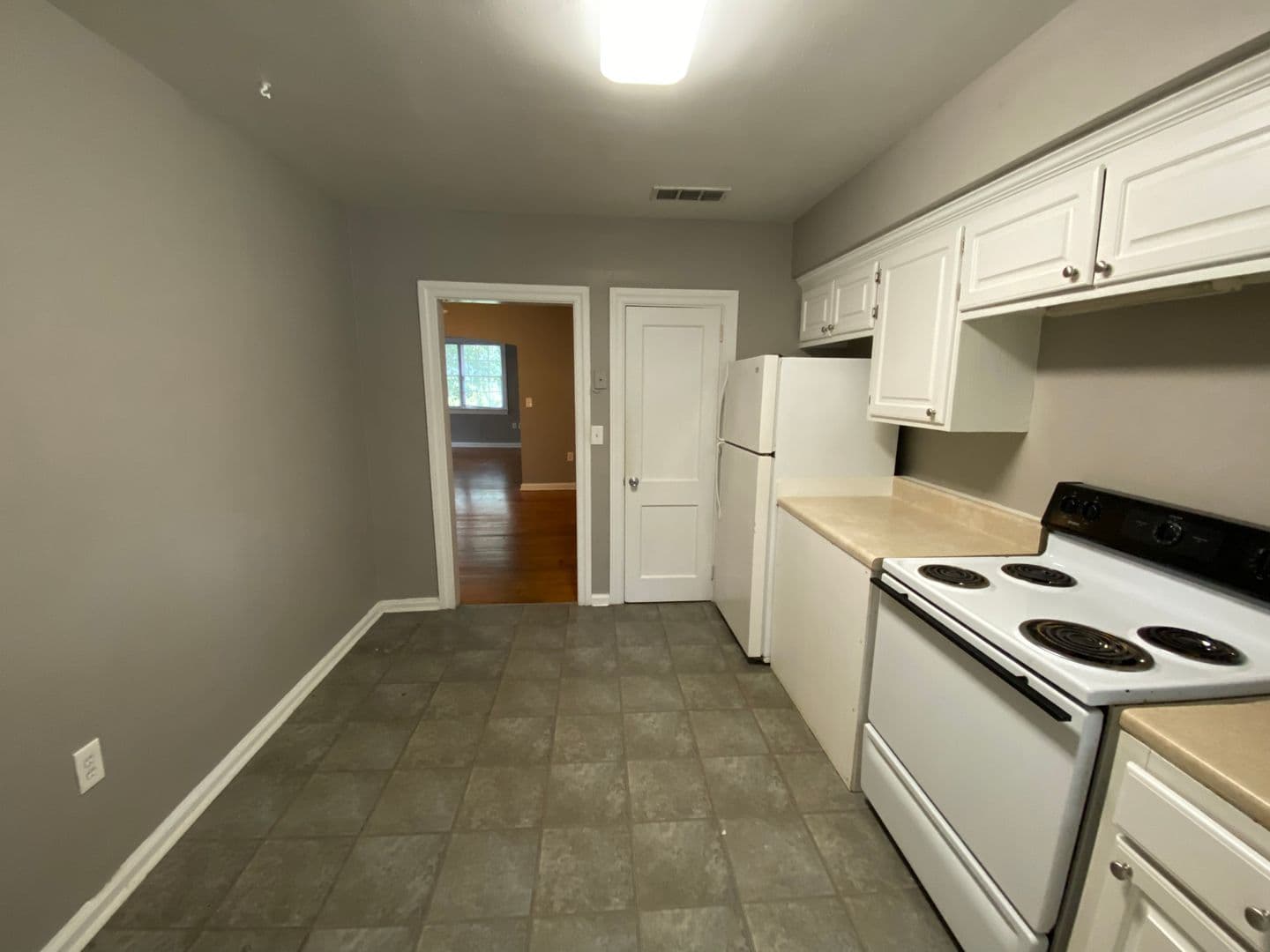 Savannah Apartment: 1306 East Victory Drive