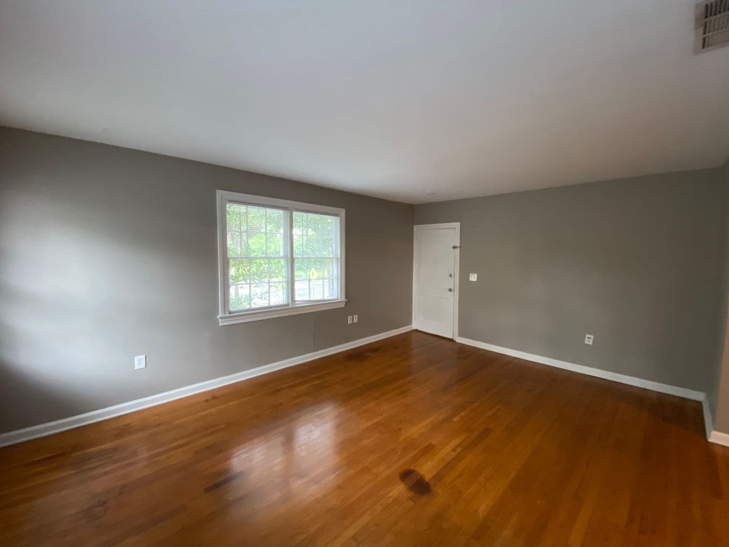 Savannah Apartment: 1306 East Victory Drive