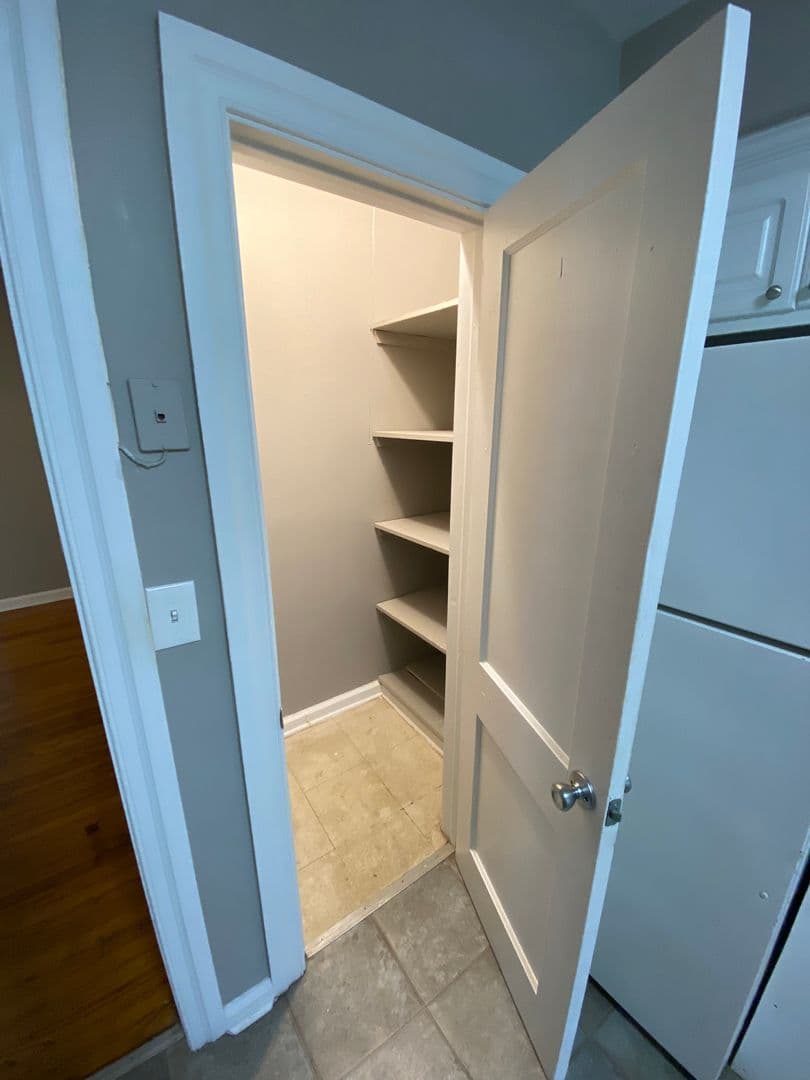 Savannah Apartment: 1306 East Victory Drive