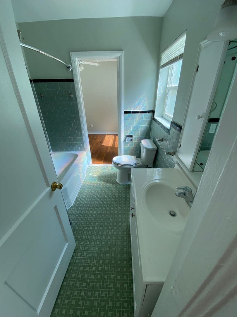 Savannah Apartment: 1314 East Victory Drive