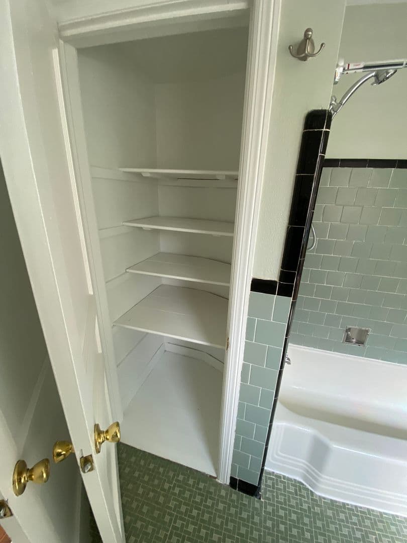 Savannah Apartment: 1314 East Victory Drive