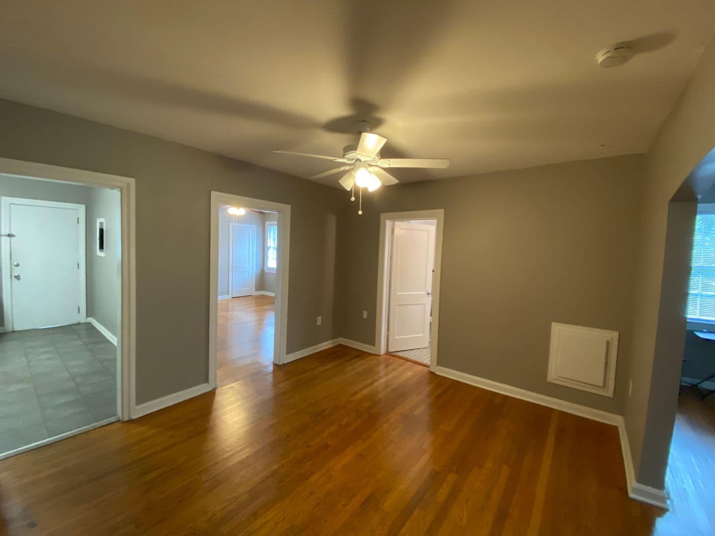 Savannah Apartment: 1306 East Victory Drive