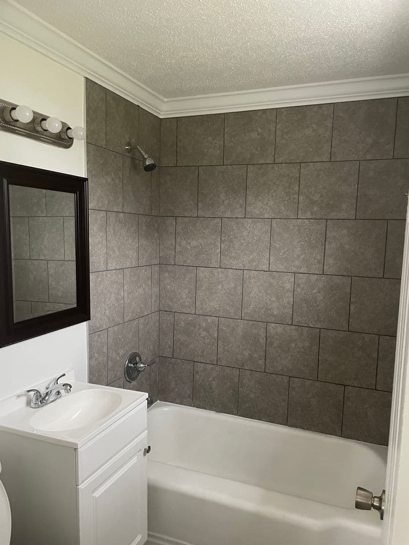 Gaffney Apartment: 815 West Buford St