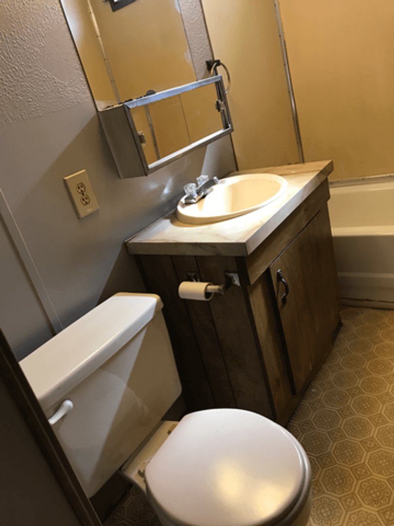 Freeport Apartment: 2353 Silverville Rd