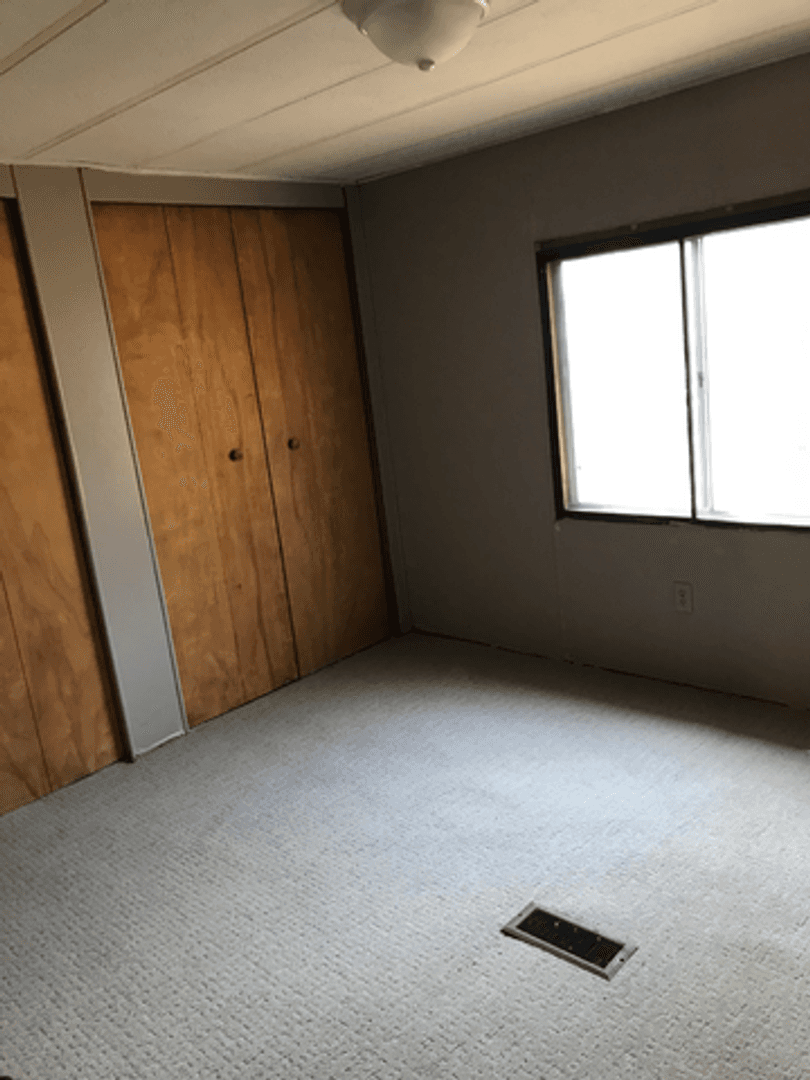 Freeport Apartment: 2353 Silverville Rd