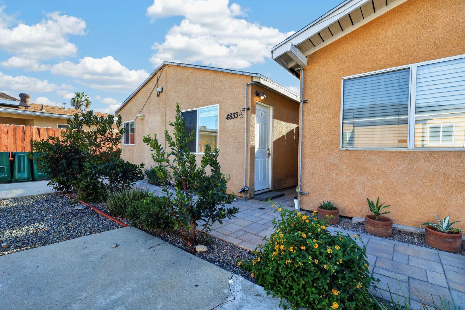 San Diego House: 4833 1/2 Lantana Dr